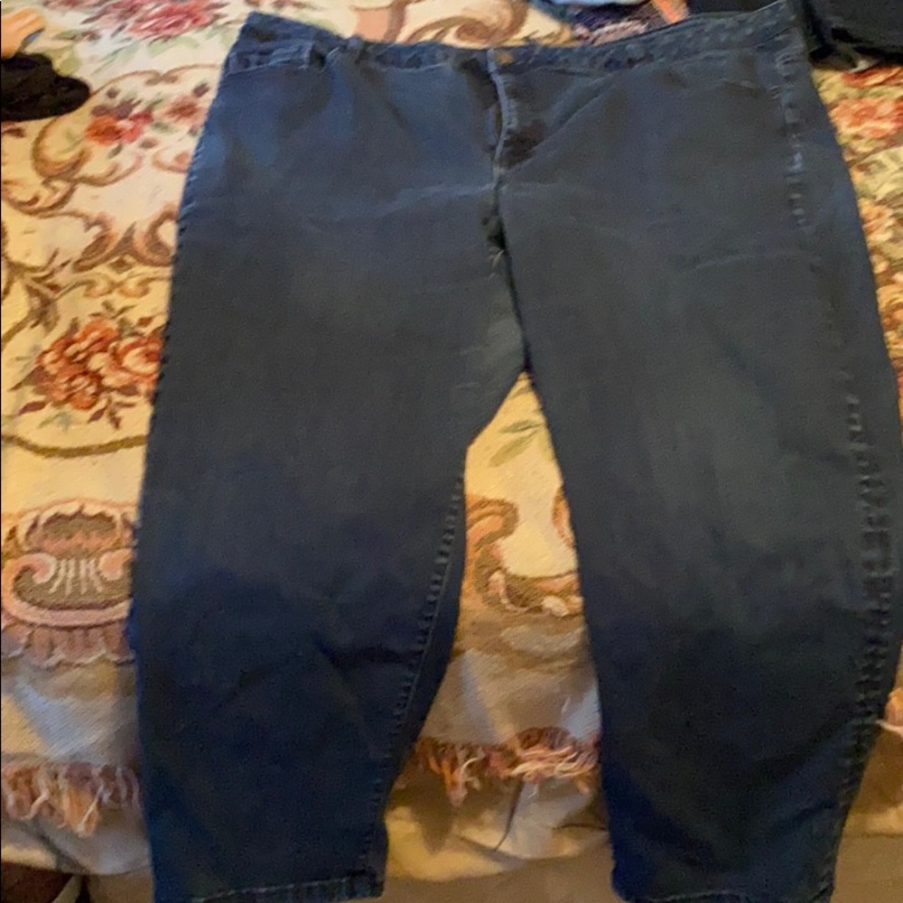 Pants that is I. Good condition only wore ones
